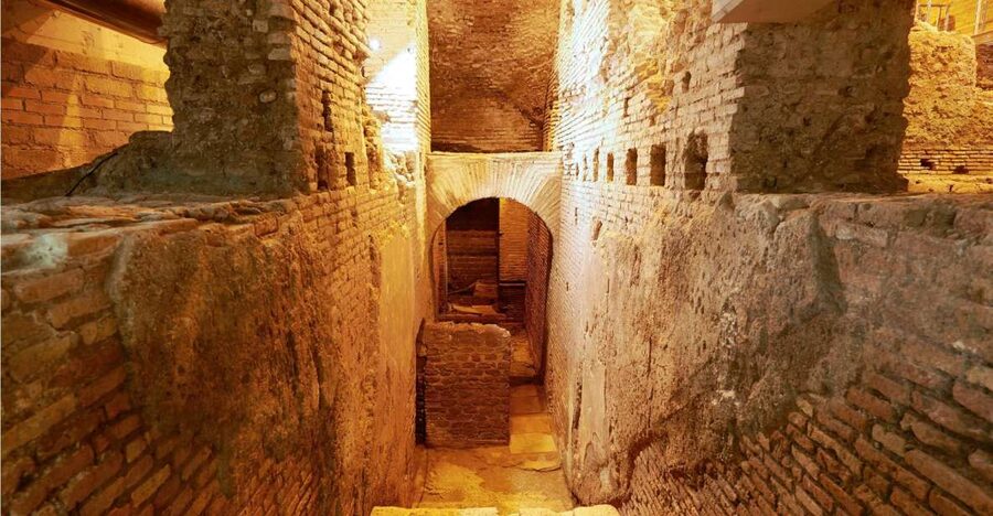 Rome: Immersive Underground and Piazzas Tour - Pantheon Time: Dress Code, Legend, and Why the Stories Matter