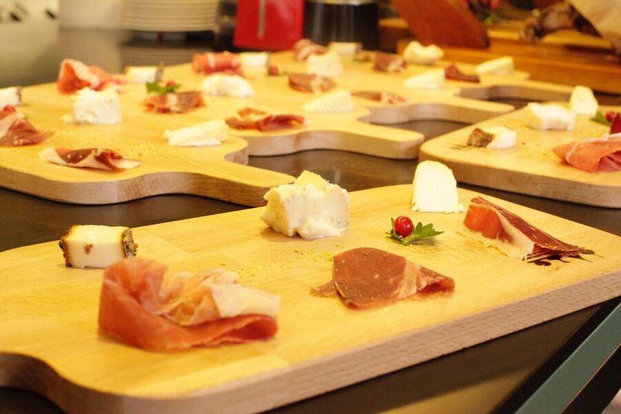 Rome: Italian Food and Wine Guided Tasting Experience - Wine that stays social, not stuffy