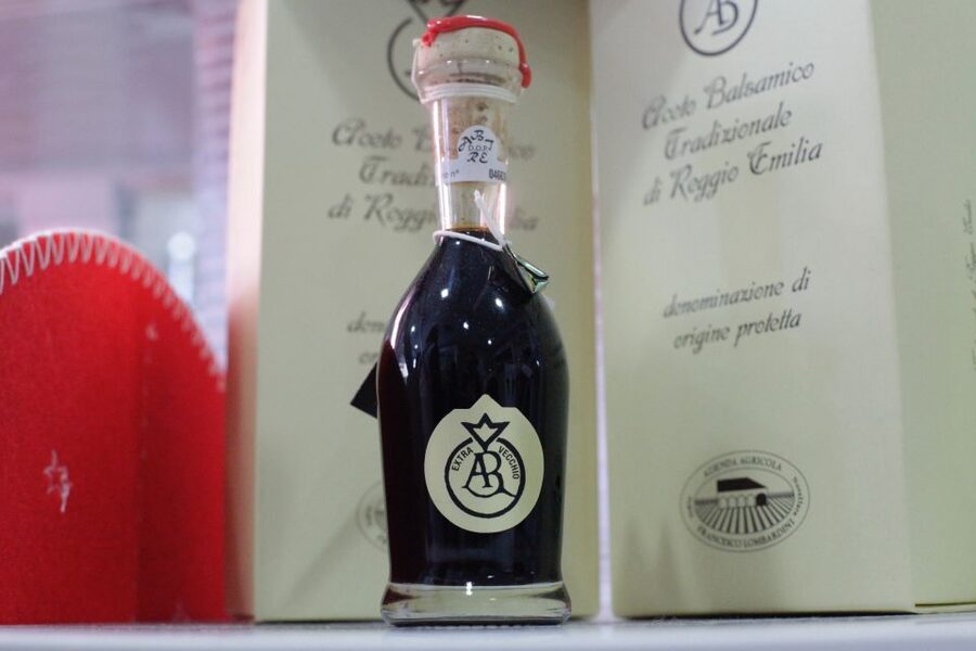 Rome: Italian Food and Wine Guided Tasting Experience - Three gourmet venues, one guide, and a Rome vibe you can feel