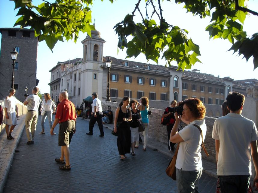 Rome: Jewish Ghetto and Trastevere, Half Day Walking Tour - Tiber Island and Ponte Fabricio, the river-breath break
