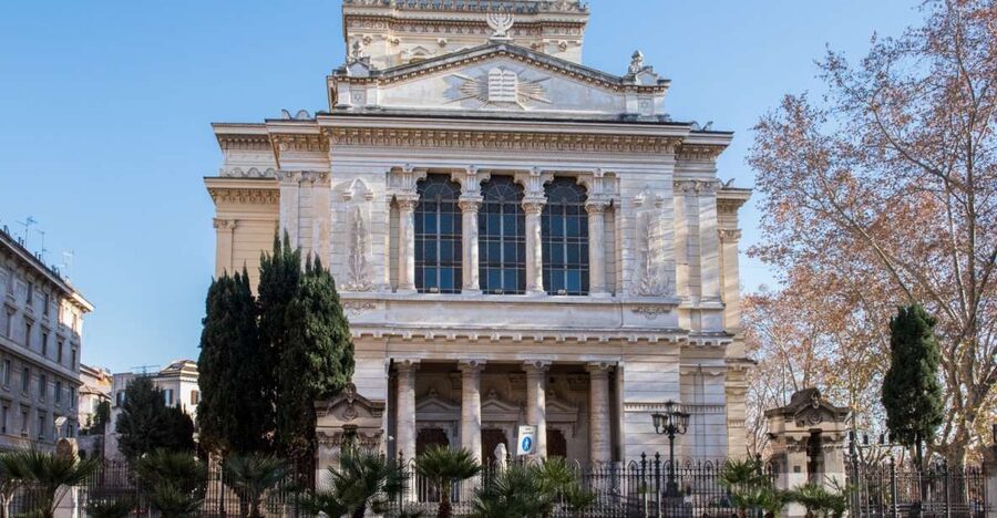 Rome: Jewish Ghetto, Great Synagogue & Trastevere Tour - Entering the former Jewish Ghetto: past and present in the same streets