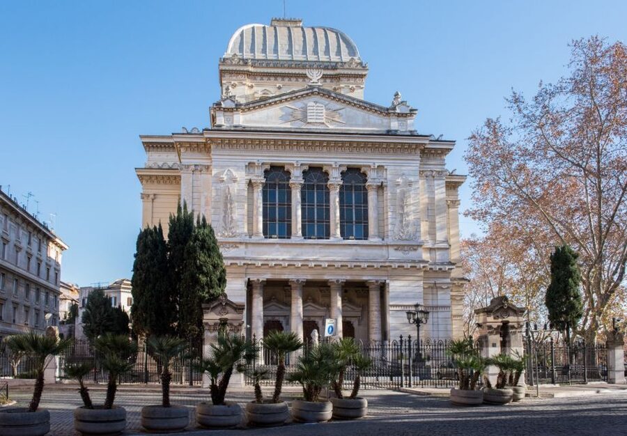 Rome: Jewish Ghetto, Great Synagogue & Trastevere Tour - Trastevere streets and Santa Maria in Trastevere: why a church stop shows up