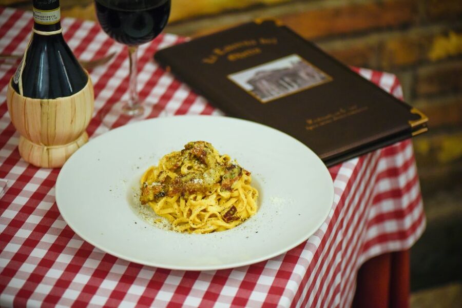 Rome: Lunch or Dinner with typical Roman Dishes - How the 3-course menu works, from Jewish-style artichokes to antipasti