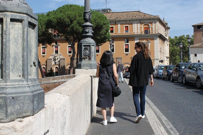 Rome Max 6 People Walking Tour: Pantheon, Trevi Fountain, Gelato - The included gelato break before Piazza Navona: recharge, then finish strong