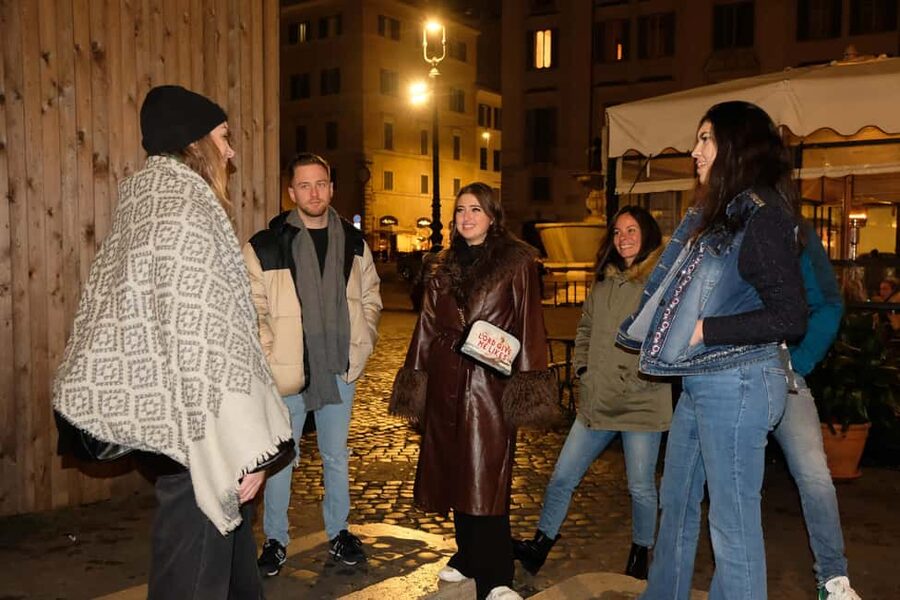 Rome: Murder Mysteries of Rome Guided Walking Tour - Why this Rome murder-mystery tour feels different after dark