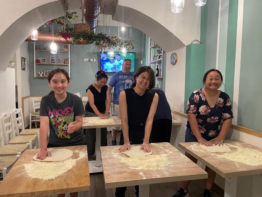 Rome: Neapolitan Pizza Cooking Class in Front of the Vatican - Eating your pizza and the wine moment