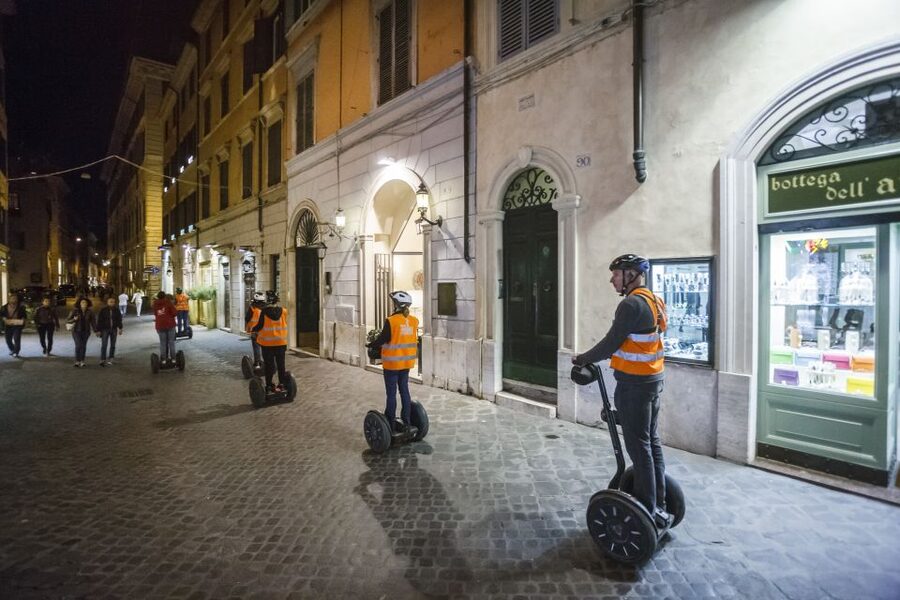 Rome: Night Segway Tour - Piazza Venezia and the return: closing the circle