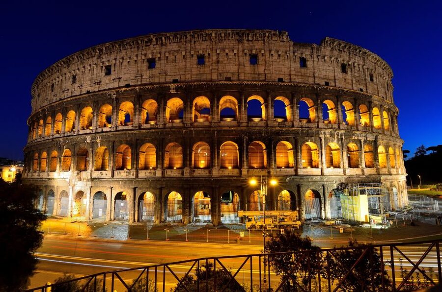 Rome: Nighttime Private Sightseeing Tour - The Colosseum Floodlights: Best Moments for Photos and First Impressions