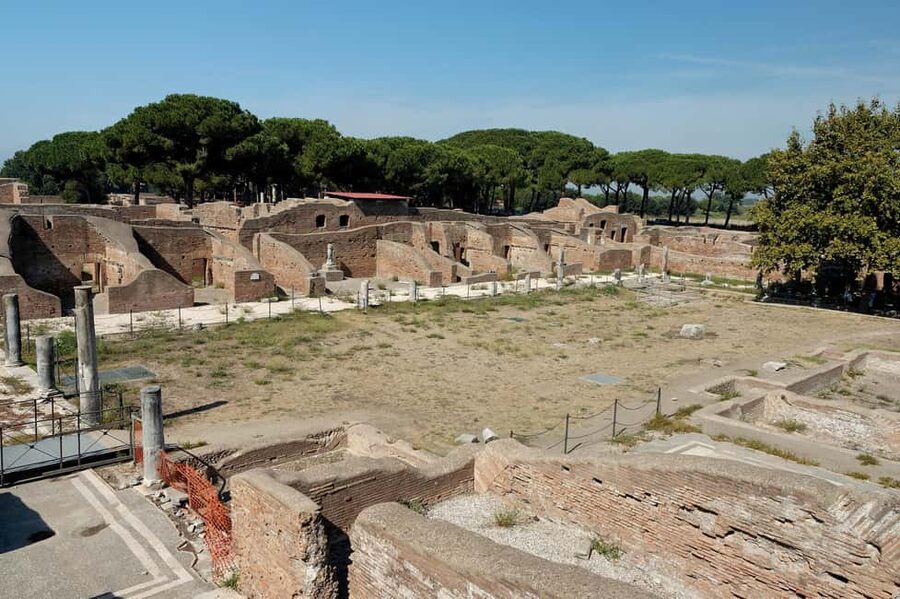 Rome: Ostia Antica Tour From Rome - First stop inside Ostia Antica: how the main streets make sense
