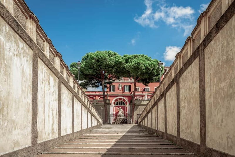 Rome: Palazzo Barberini Galleria Corsini Ticket & Audioguide - Entering Palazzo Barberini with a smartphone voucher