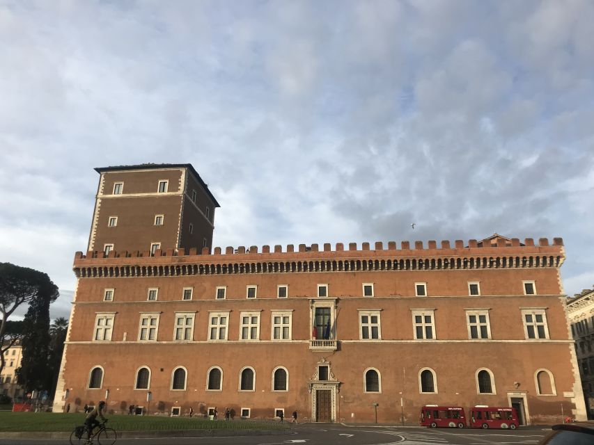 Rome: Palazzo Venezia Reserved Entrance with Museum - Meeting point at Touristation Aracoeli, then straight into the intro