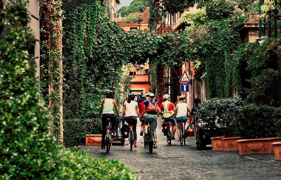Rome: Panoramic Off-the-beaten-track Cannondale E-Bike tour - The value of a $100 e-bike tour in Rome’s hill-and-ruin reality
