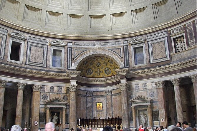 Rome: Pantheon Guided Tour with Entry Ticket - Meeting at Piazza della Minerva, then heading straight into the action