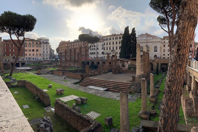 Rome: Pantheon, Trevi Fountain and Roman Squares Guided Tour - Largo Argentina: Caesar’s shadow under modern Rome