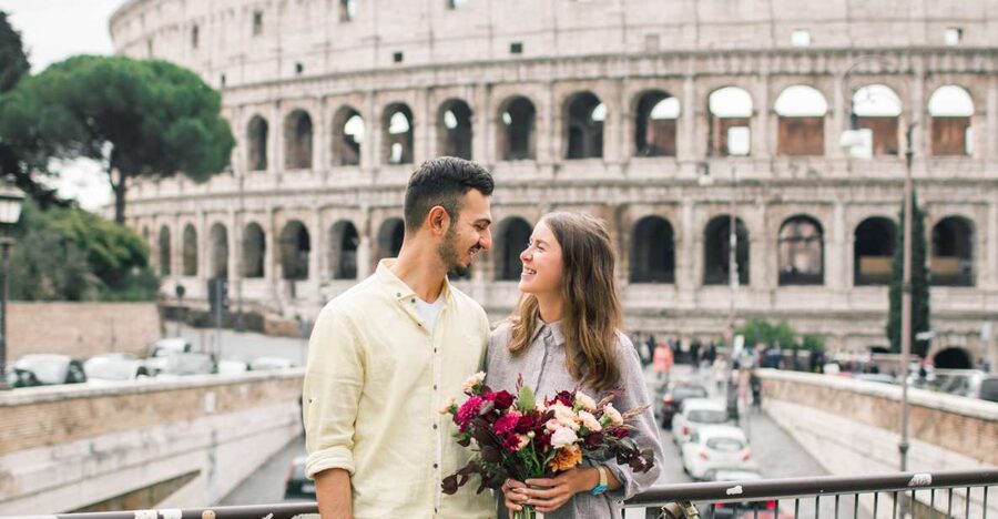 Rome: Personalized Photoshoot outside the Colosseum - Meeting at Caffè Roma: how to start on time