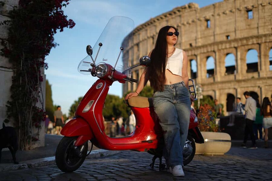 Rome: Photo Tour by Vespa Scooter - The photo package: 25 images on a Sony Alpha 7 IV