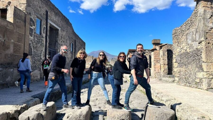 Rome: Pompeii Tour with Wine and Lunch by High Speed Train - The vineyard lunch and wine tasting near Vesuvius