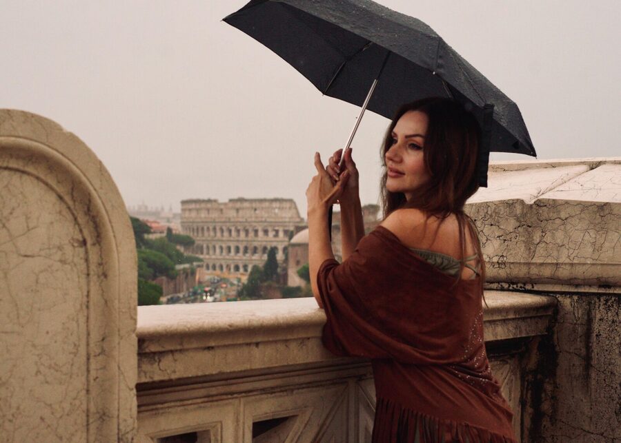 Rome: Private Couple Photoshoot with Candid & Romantic Times - Price and value: what you are actually buying