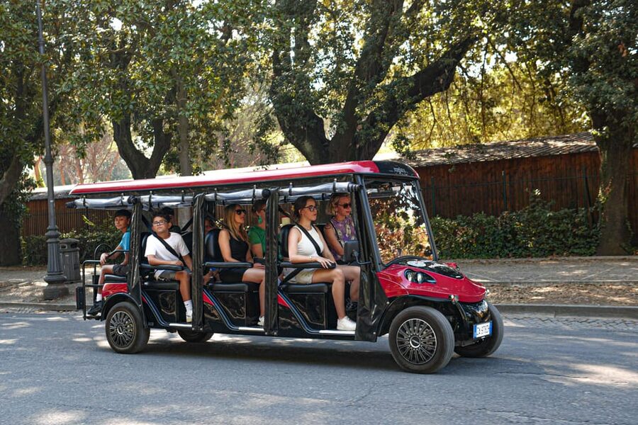 Rome: Private Customizable 3-Hour Golf Cart City Tour - Piazza Navona: where the street energy shows up