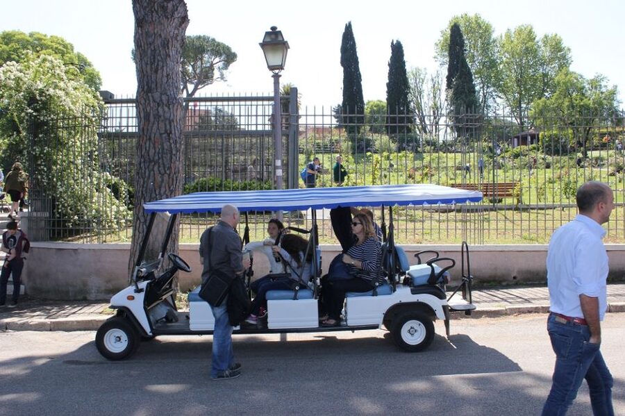 Rome: Private Guided City Highlights Tour by Golf Cart - How the guides shape the experience (names to watch for)