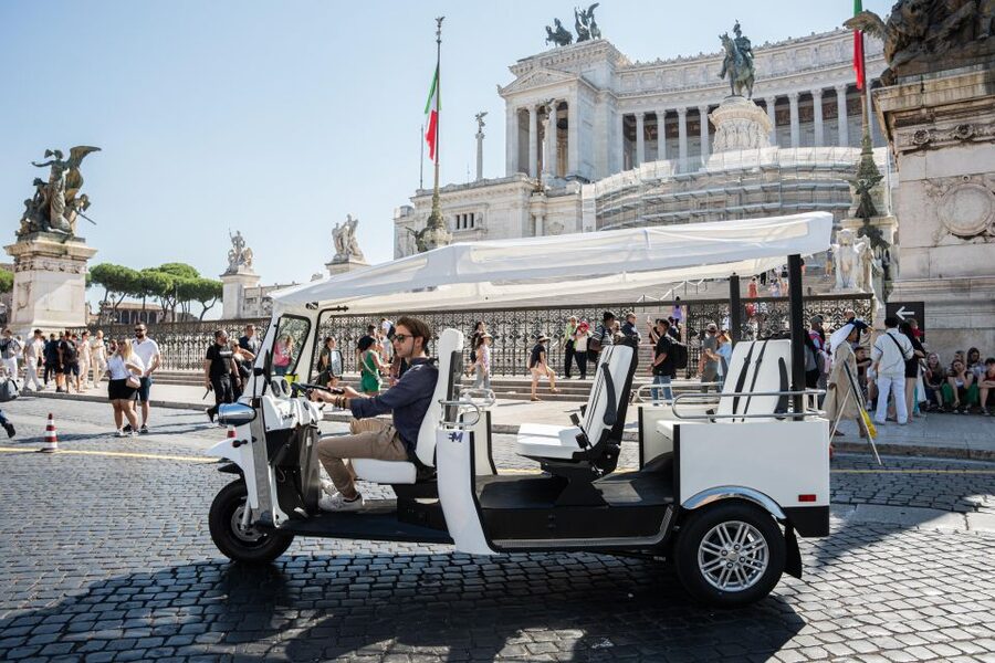 Rome: Private Tuk Tuk Tour with Hotel Pickup and Prosecco - Giardino degli Aranci and Pyramid of Cestius: Quiet Stops With Strong Payoff