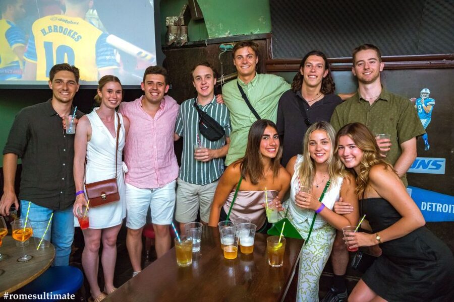 Rome: Pub Crawl and Ultimate Party with Open Bar and Pizza - The 9:30 PM to 10:30 PM Open Bar That Sets the Pace