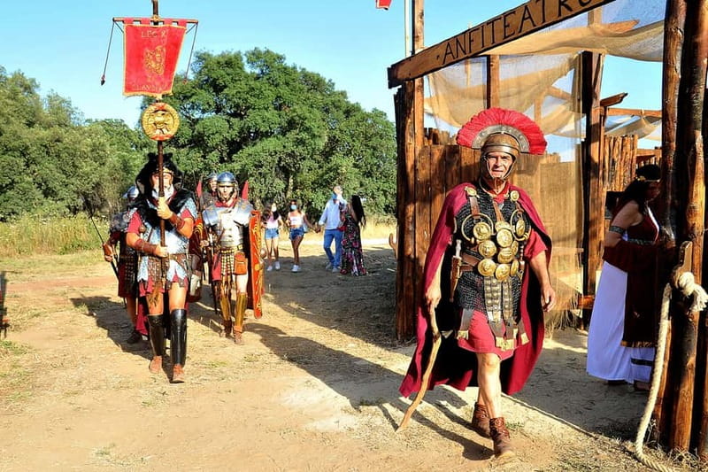 Rome: Roma World, the park to live a day as an Ancient Roman - Birds of Prey Arena: a show that breaks the Roman mold