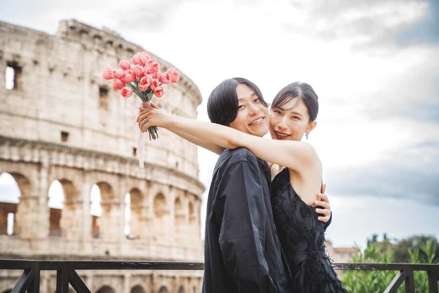 Rome: Romantic Couple Photoshoot. Choose your spot! - Timing tactics for Trevi Fountain and the Spanish Steps crowd problem