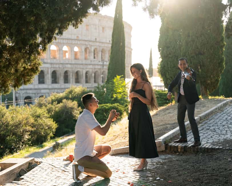 Rome: Romantic Proposal PhotoShoot - Meeting near Colosseo: easy to find, close to the action