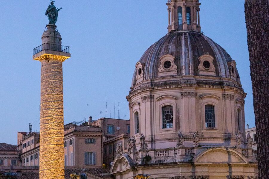 Rome: Rome at Night Evening Historical Walking Tour - Piazza Navona at evening pace: Bernini fountains and street energy