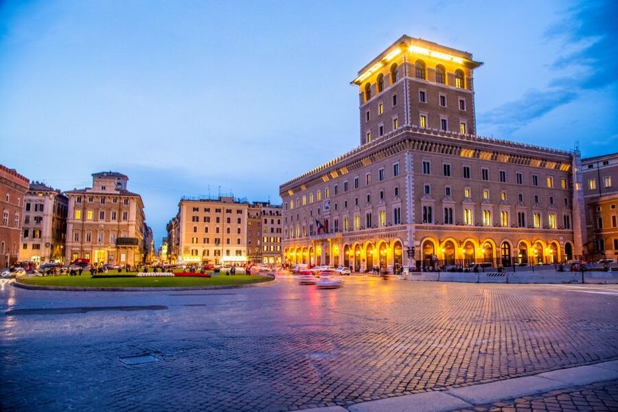 Rome: Rome at Night Evening Historical Walking Tour - The guides: what stands out from real guide feedback