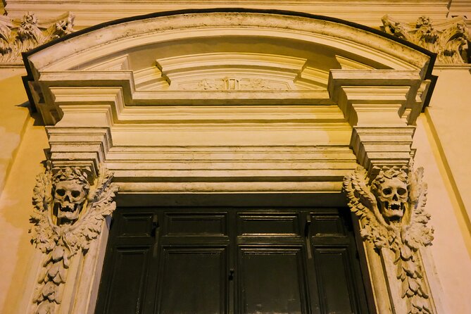 Rome's Dark Side Ghosts and Legends Tour - Via dei Banchi Vecchi: the gelato shop with a poisoning past
