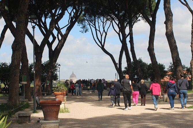 Rome’s Top Highlights by Luxury Golf Cart - Colosseum stop: what you get in about 25 minutes