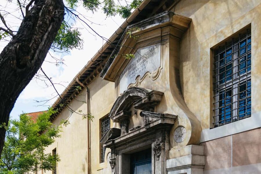 Rome: San Clemente Underground and Basilica Guided Tour - Group Size, Hearing the Guide, and a Small Logistics Tip