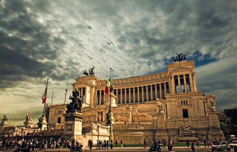 Rome: Sightseeing Tour by Golf Cart - Rione Monti: a scenic start with real neighborhood texture