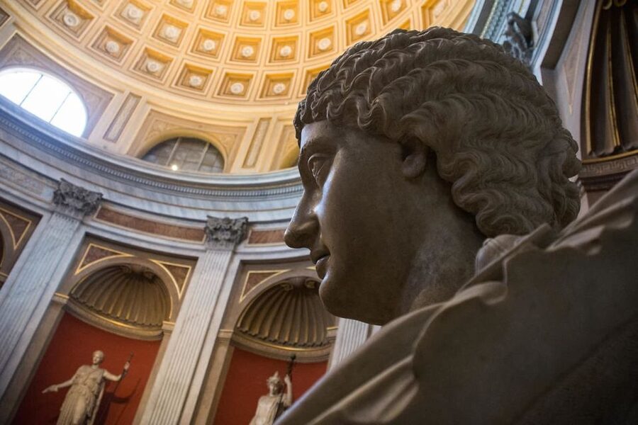 Rome: Skip the line Vatican Museums & Sistine Chapel Tour - Cortile del Belvedere: the sculpture courtyard that teaches your eye