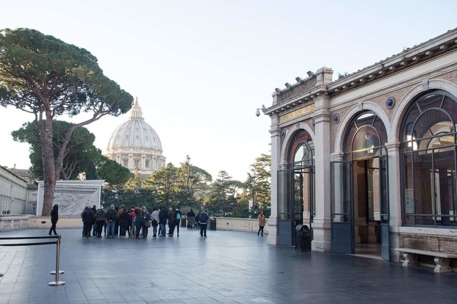 Rome: Skip the line Vatican Museums & Sistine Chapel Tour - Skip the line, then face the real reality of security