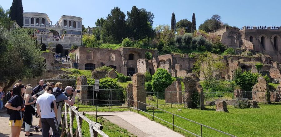 Rome: Small-Group Colosseum, Roman Forum & Palatine Hill - Priority entrance to the Colosseum: what you really gain