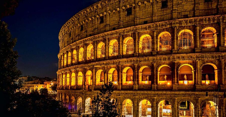 Rome: Small-Group Night Tour with Pizza and Gelato - Pizza night in a local trattoria, not a tourist trap shuffle