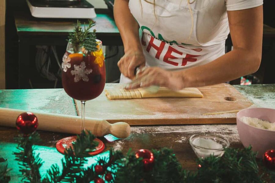 Rome: Spritz & Spaghetti Cooking Class - Carbonara vs cacio e pepe: two Roman sauces, one lesson