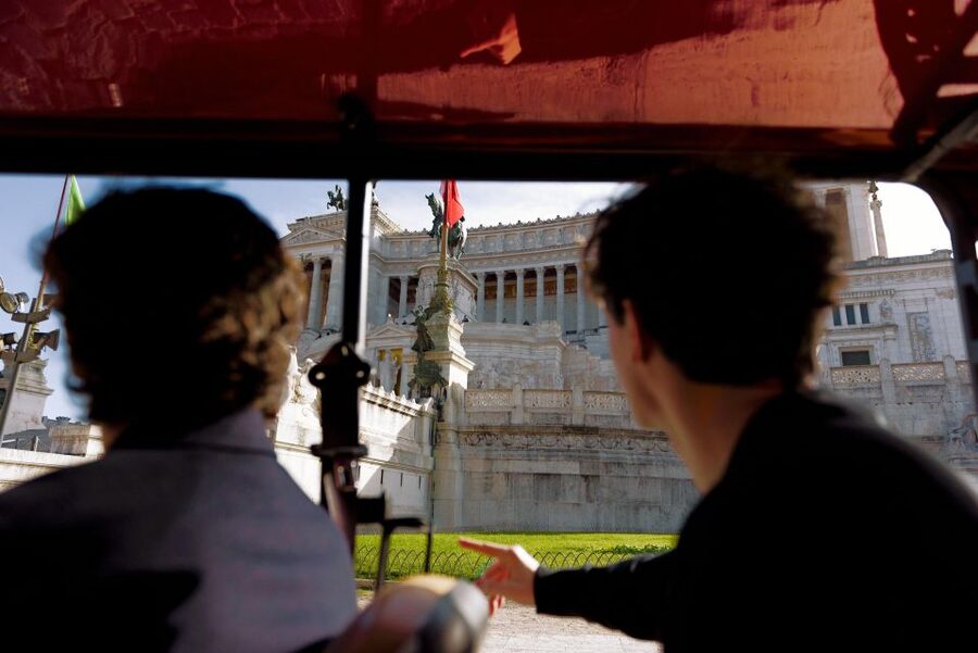 Rome: Squares and Fountains Golf Cart Tour - Guides, commentary, and audio that help you see more