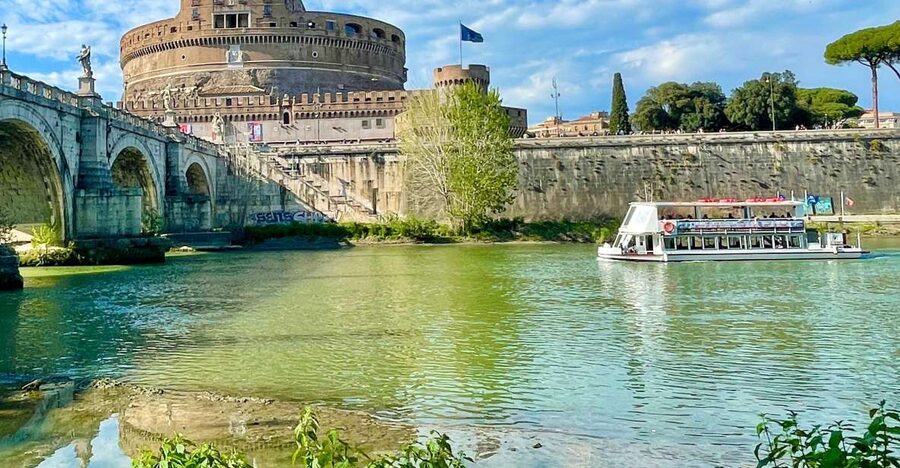 Rome Squares and Fountains Tour & River Boat Hop On Hop Off - Key things that make this tour work