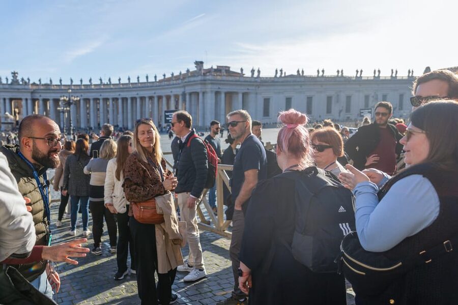 Rome: St. Peter's Basilica and Dome Entry + Audio Guide - Guide quality matters: clarity, humor, and keeping the group moving