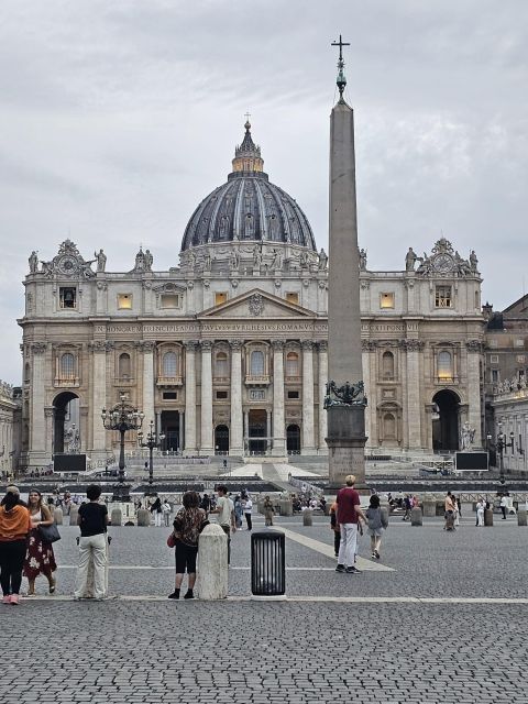 Rome: St. Peter's Basilica and Papal Grottoes Guided Tour - The Papal Grottoes 3 meters down: tombs beneath the altar