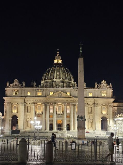 Rome: St. Peter's Basilica and Papal Tombs Guided Tour - Entering St. Peter’s Basilica: Baldachin and La Pietà without getting lost
