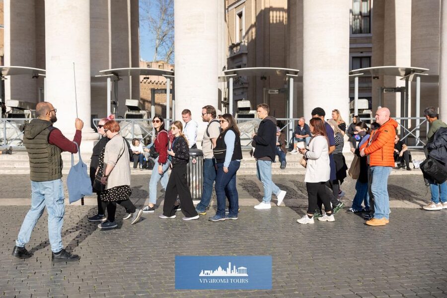 Rome: St. Peter's Basilica Express Guided Tour - A Fast Track Through St. Peters Basilica and the Vatican Grottoes
