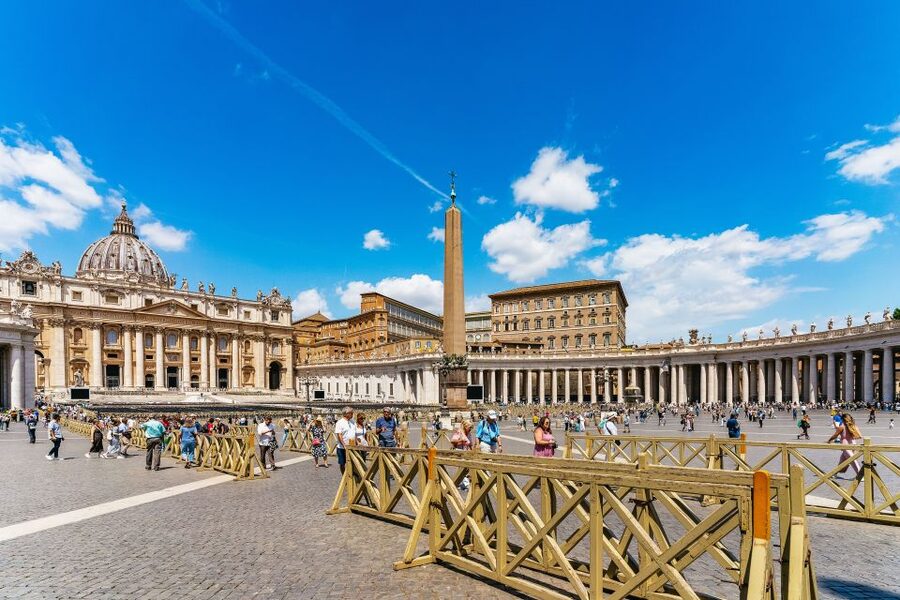 Rome: St. Peter's Basilica, Square and Grottoes Guided Tour - Inside St. Peter’s Basilica, From Michelangelo to the Gold Light