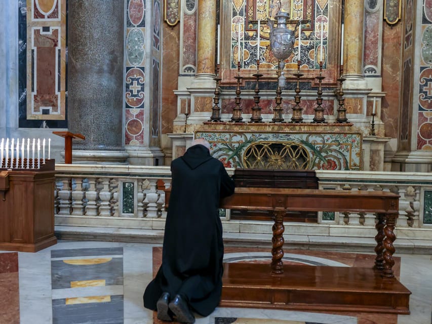 Rome: St. Peter’s Basilica, Tombs Tour & Optional Dome Climb - St. Peter’s Square and Bernini’s colonnade, where the guide makes the design make sense