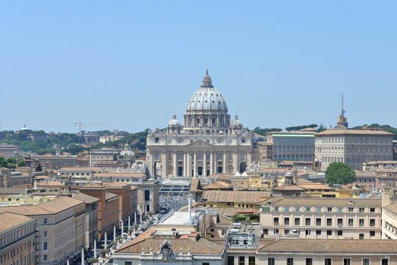Rome: St. Peter's Basilica Tour - The real magic is the guide, not just the marble