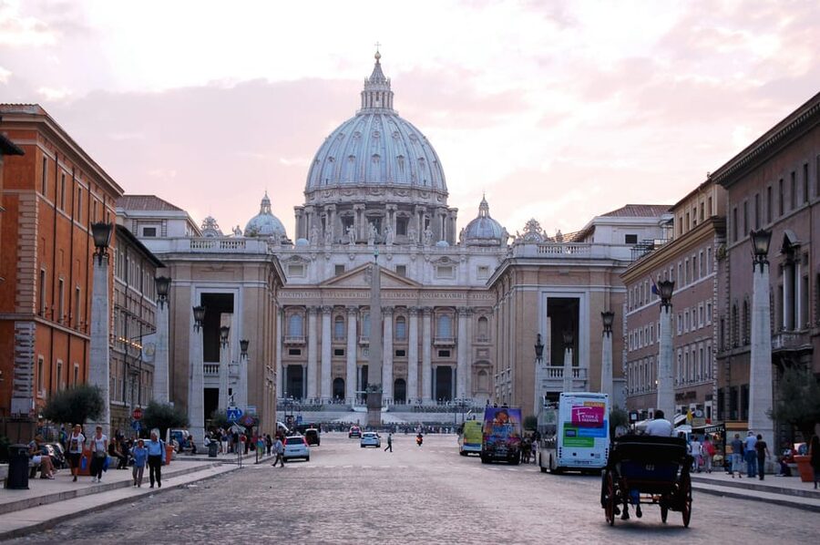 Rome:St. Peter's Basilica Tour, Exclusive Underground Access - Vatican Grottoes Under the Nave: Tombs You Can Feel